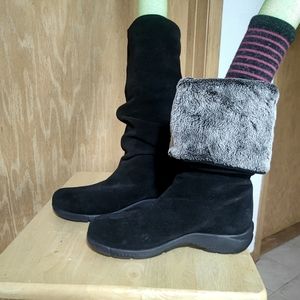 Black suede La Canadienne "Trevis" boots size 6.5 Made in Canada